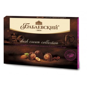 糖果“BABAEV»暗收膏隨著散裝黑巧克力全榛子和杏仁